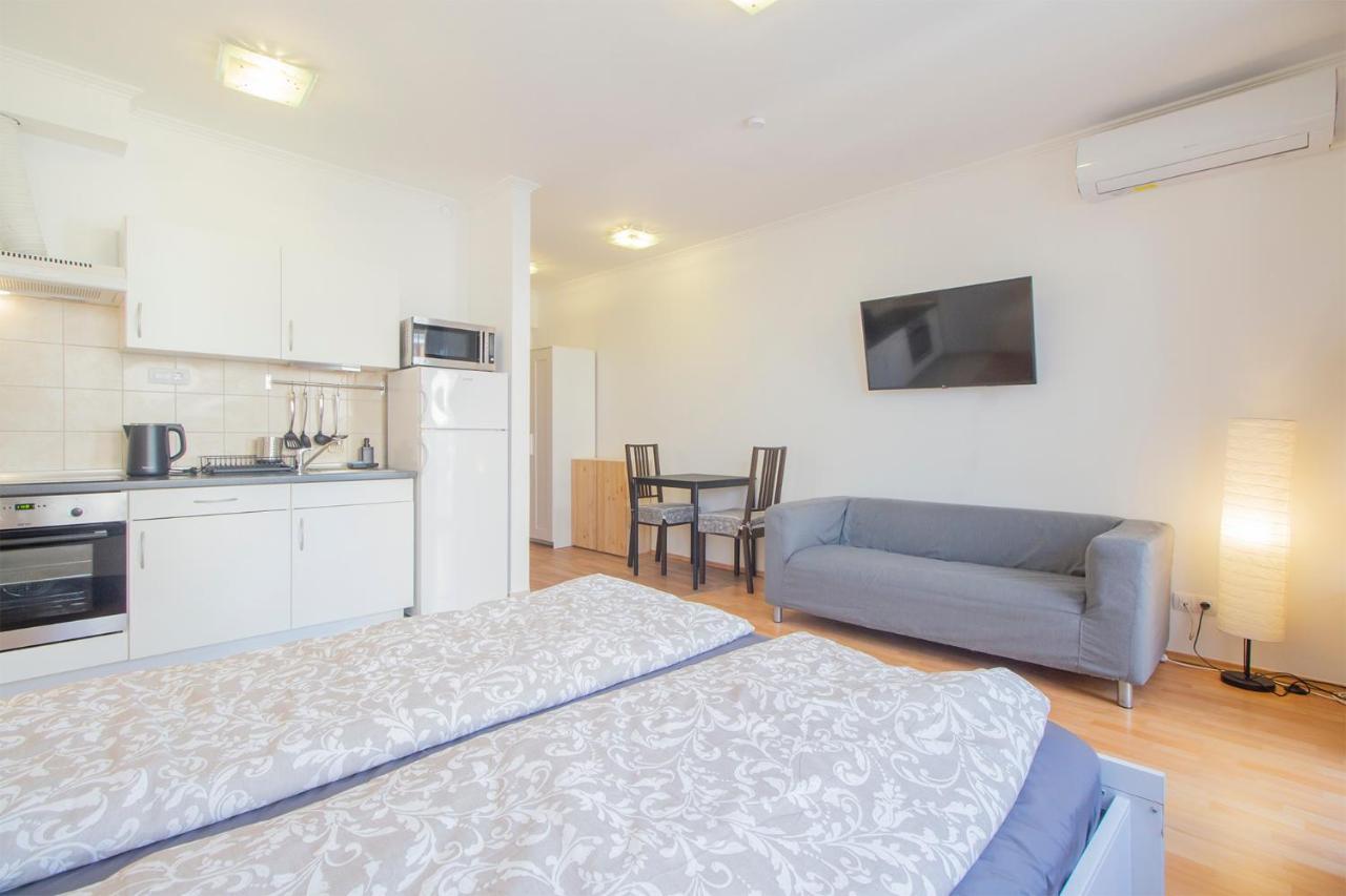 Apartmán Corvin Modern Studio With Ac, Parking Budapešť Exteriér fotografie