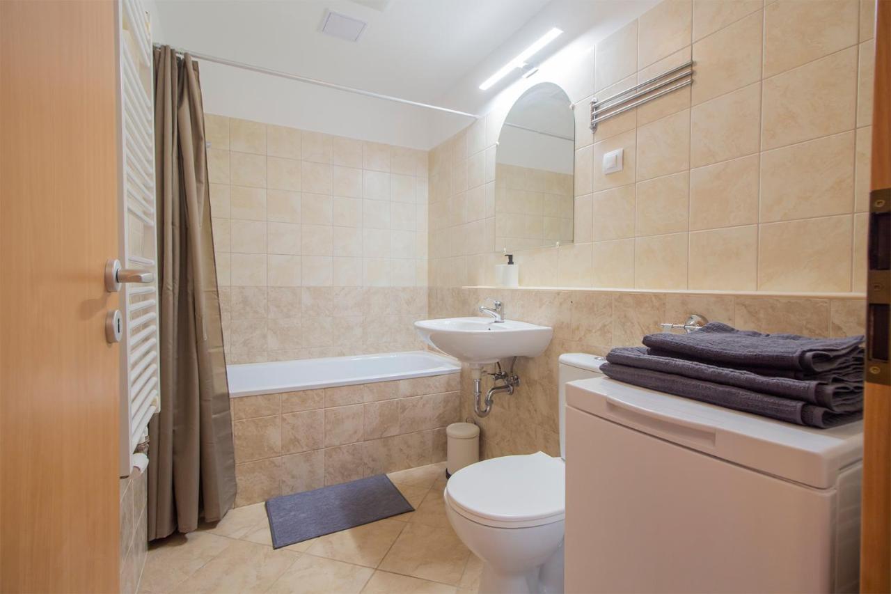 Apartmán Corvin Modern Studio With Ac, Parking Budapešť Exteriér fotografie